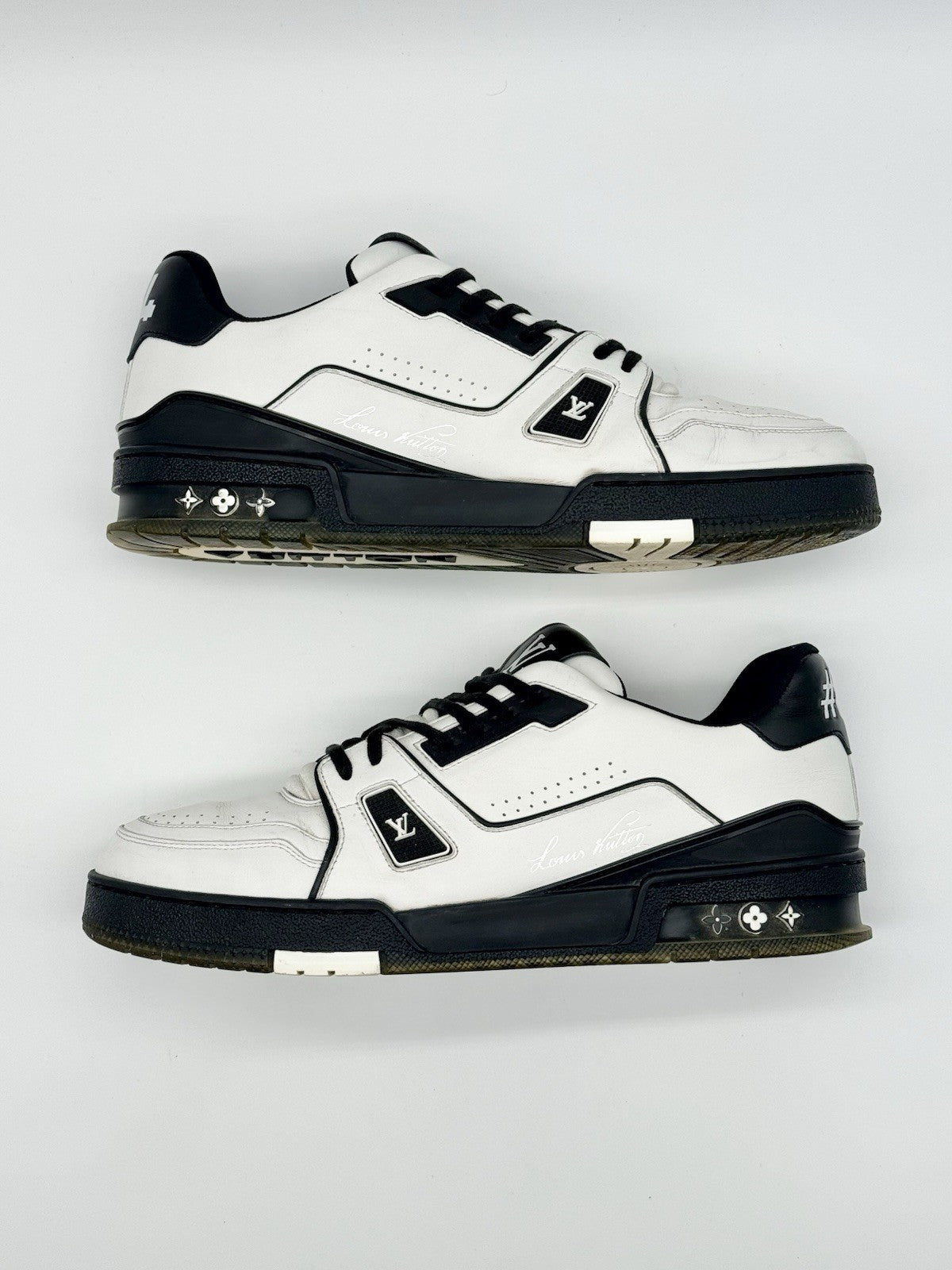 Size 9.5 - Louis Vuitton Trainer Low White Black