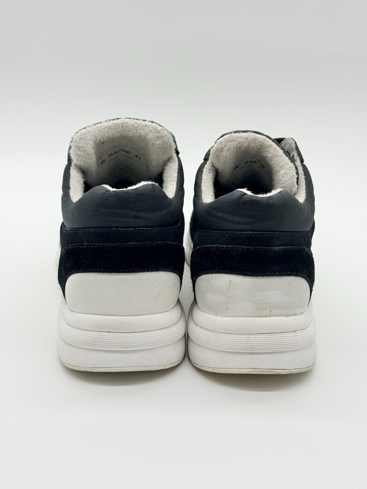 Size 8 - Chanel Sneaker Black White