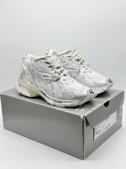 BRAND NEW Size 9 - Balenciaga Runner Sneaker White