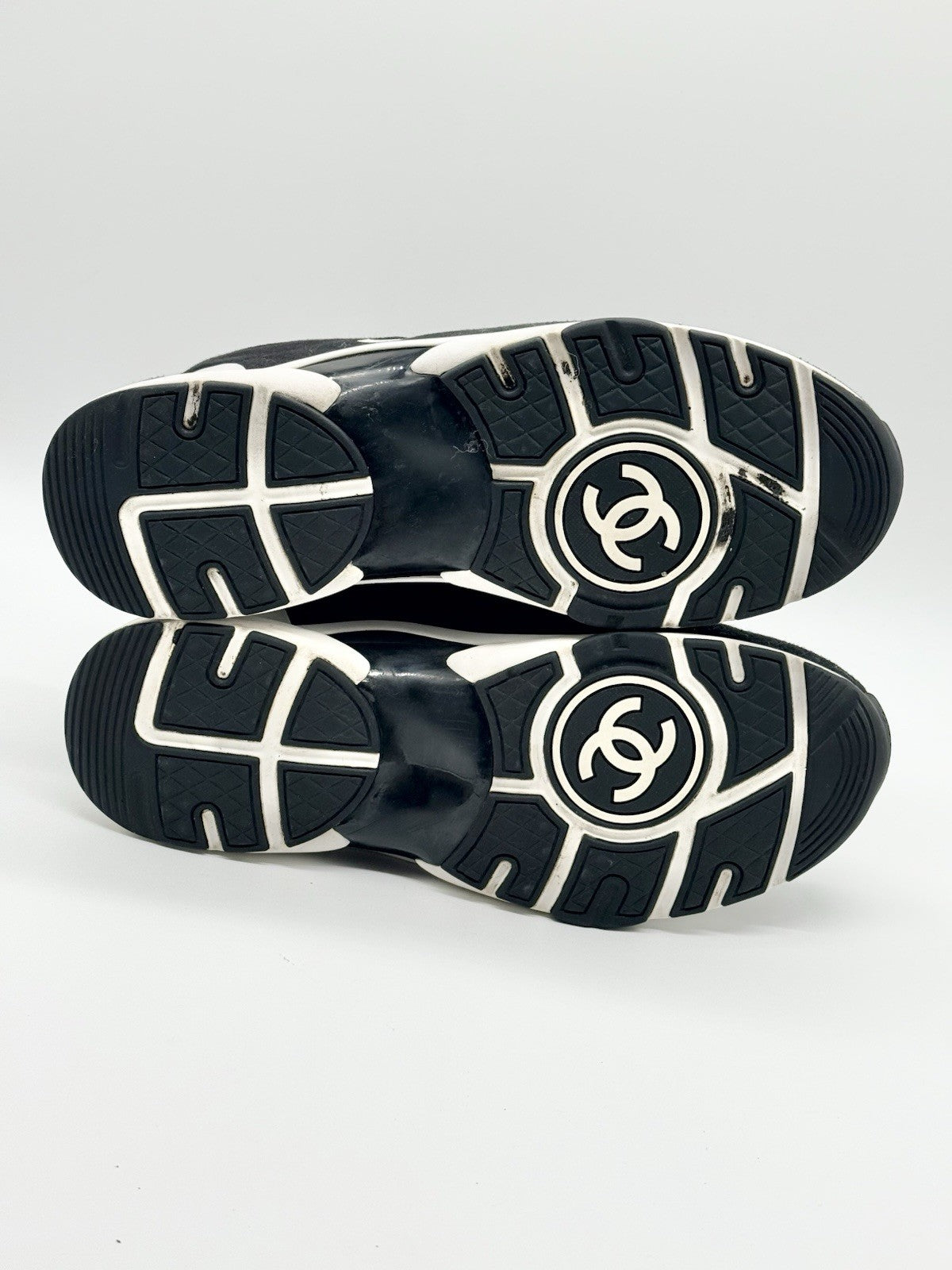 Size 10 - CHANEL CC Logo Black White