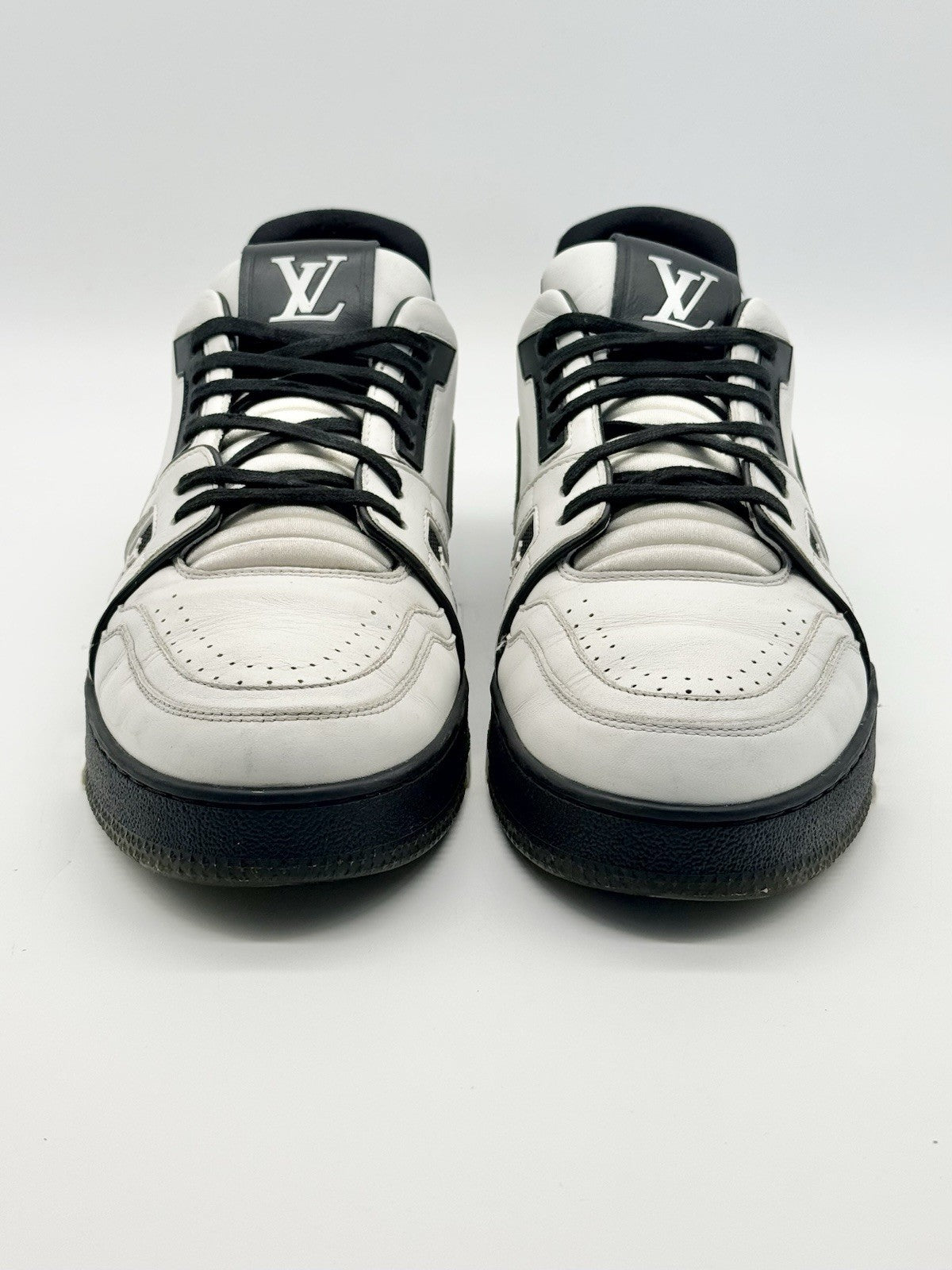 Size 9.5 - Louis Vuitton Trainer Low White Black