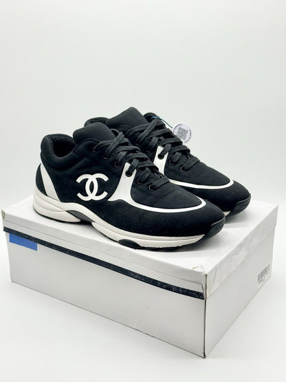 Size 10 - CHANEL CC Logo Black White