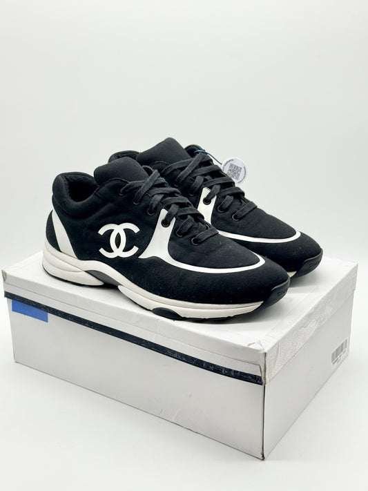 Size 10 - CHANEL CC Logo Black White